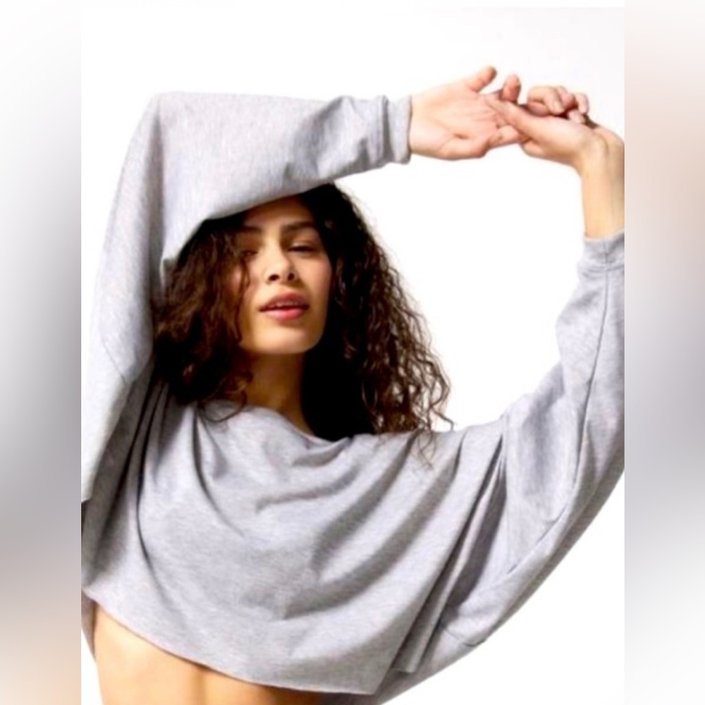 🏃🏽‍♀️Urban Outfitters Out From Under Addison Crop Top. Color: Grey. Size: XS